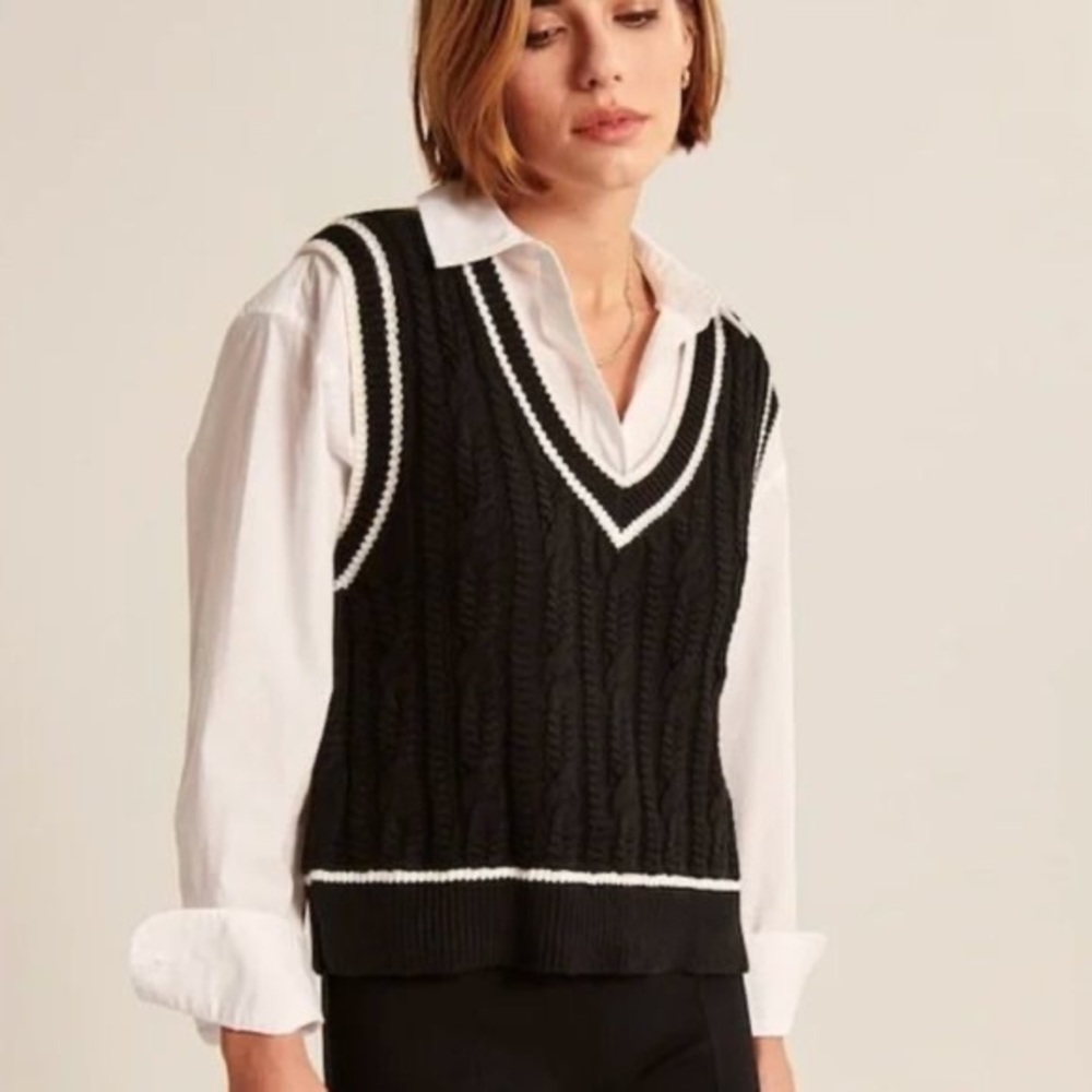 Abercrombie & Fitch Black and White Knit Vest